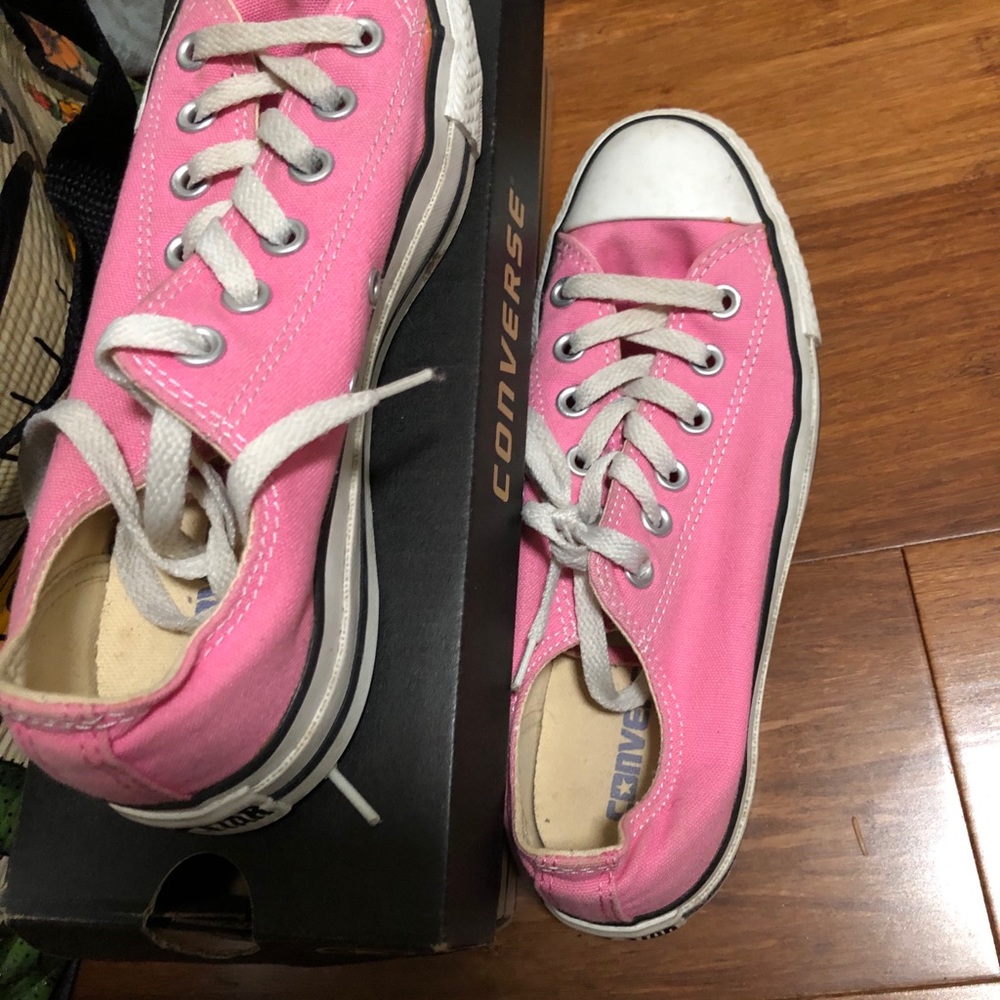 Pink converse - Picture 2 of 4